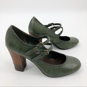 American Eagle Vintage Mary Jane Block Heels Green